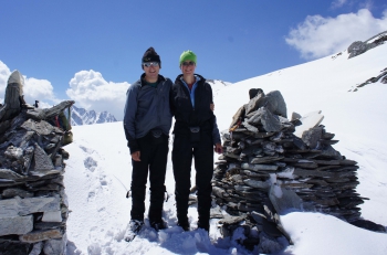 Katja en Henk op een pas in Far West Nepal