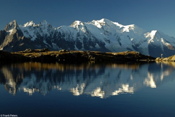 Spiegel van de Witte dame, Mont Blanc in Lac Cheserys, Mont Blanc Massief,
