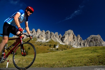 Zonder doping op de Passo Gardena, Dolomieten. Foto Frank Peters