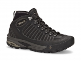 Een paar zwarte Forge Pro Winter Mid.