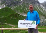 Alpenvereinspräsident Dr. Andreas Ermacora stellte das neue Logo Mitte Juli auf 