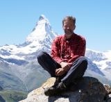 Bert Vonk met op de achtergrond de Matterhorn
