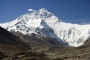 De noordflank van de Mount Everest in Tibet, vanaf het pad naar het basiskamp