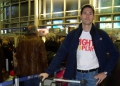 Robert de Vries op het vliegveld vlak voor zijn vertrek naar Chili