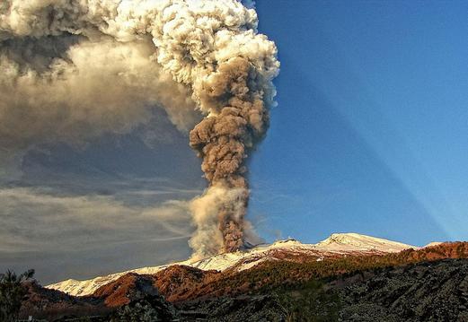 Uitbarsting van de Etna op 5 januari 2012. Foto in2shoot