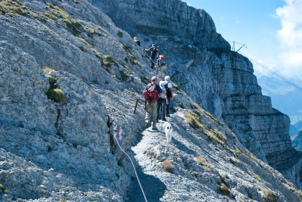 De beklimming van de Säntis - wandelen in Alpstein, Zwitserland. Noes Lautier