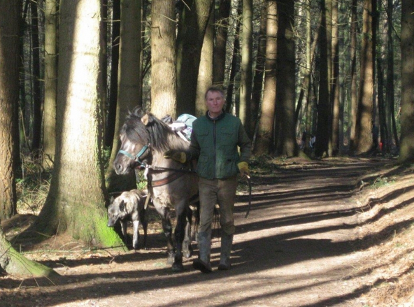 Harrie Huijben met zijn paard en hond