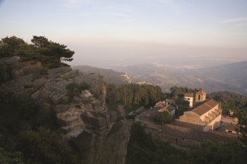 Muntanyes de Prades, Esglesia Sant Miquel.  foto Catalan Tourist Board