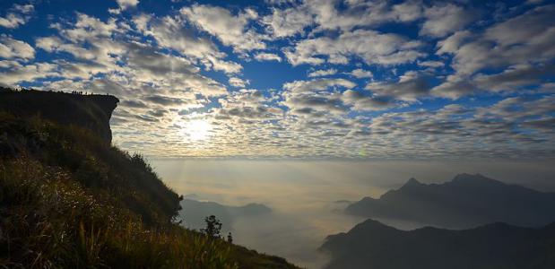 Phu Chi Fa, a National Forest Park. foto นิภาภรณ์ วันทอง via wikimedia commons