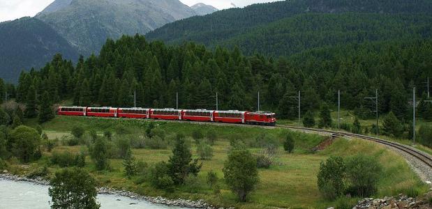 De Bernina Express bij Pontresina