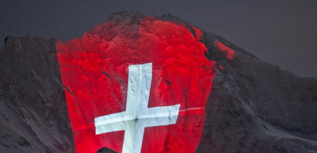 De Jungfrau verlicht ivm 100-jarig bestaan Jungfraubahn