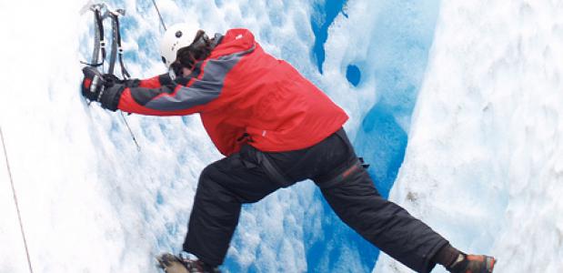 Klimmer op gletsjer Viedma foto alextorrenegra