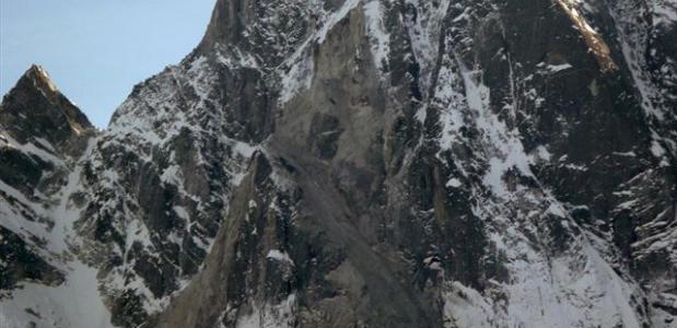 De berg Piz Cengalo waar de enorme rots vanaf stortte