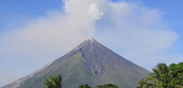 Mayon vulkaan in 2009 Foto Denvie Balidoy