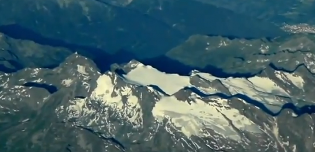 Mont Blanc vanuit de lucht. Foto Robert Verheij