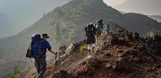 Wandelaars in de bergen