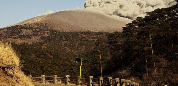 Vulkaan Shinmoedake. Foto Matthew Bednarik
