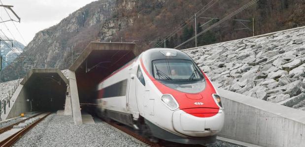 treinen  Gotthard-Basistunnel. 