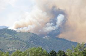 Bosbrand in de bergen. Foto DVIDSHUB