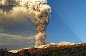 Uitbarsting van de Etna op 5 januari 2012. Foto in2shoot