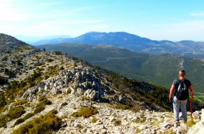 Photo by Feri & Tasos on Unsplash Wandelen in de bergen van Griekenland