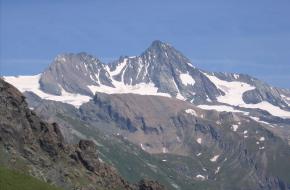 De Grossglockner - die de twee klimmers vanaf de linkerzijde beklommen.