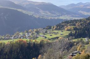 Foto: Hotel Clarezia uitzicht op een Zwitsers dal
