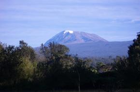 De top van de Kibo - de hoogste van drie vulkanen van de Kilimanjaro.