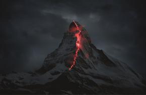 Verlichte Matterhorn. © Robert Bösch - Mammut und erdmannpeisker