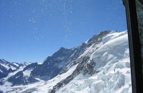 Sneeuwval in de Zwitserse Alpen