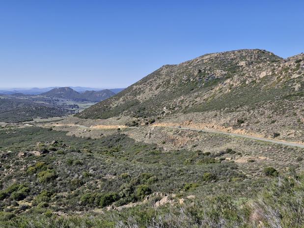 Aan de andere kant van de weg, had de zon vrij spel. wandelen over de PCT